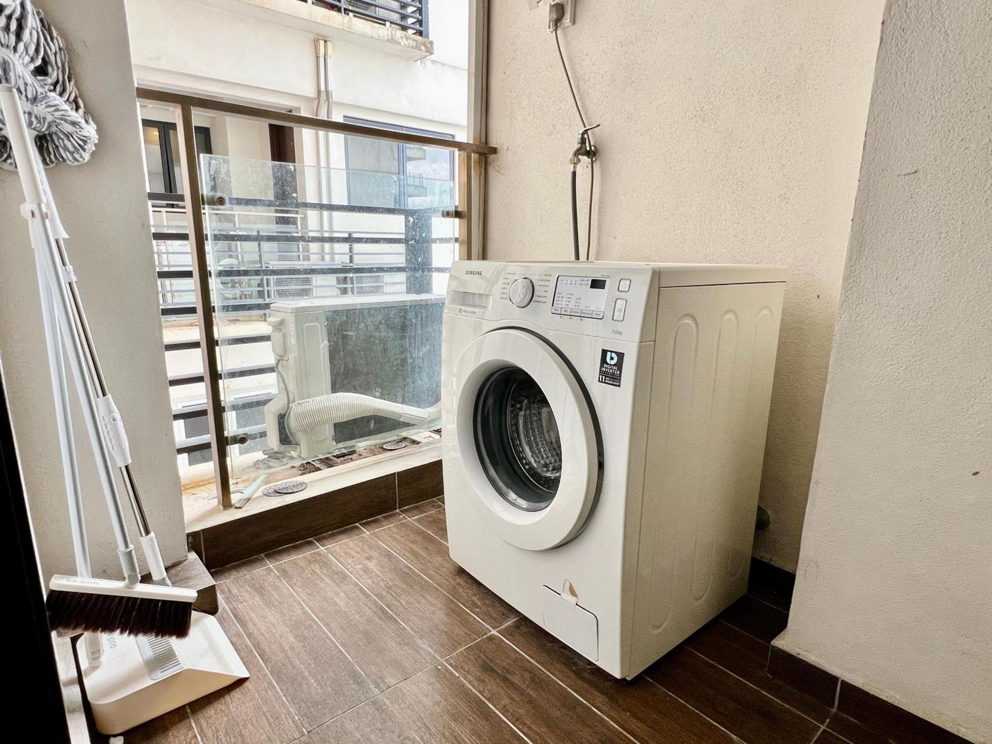 Apartment Dangabay 2r 4pax With Balcony Seaview Near Ciq By Wehome *