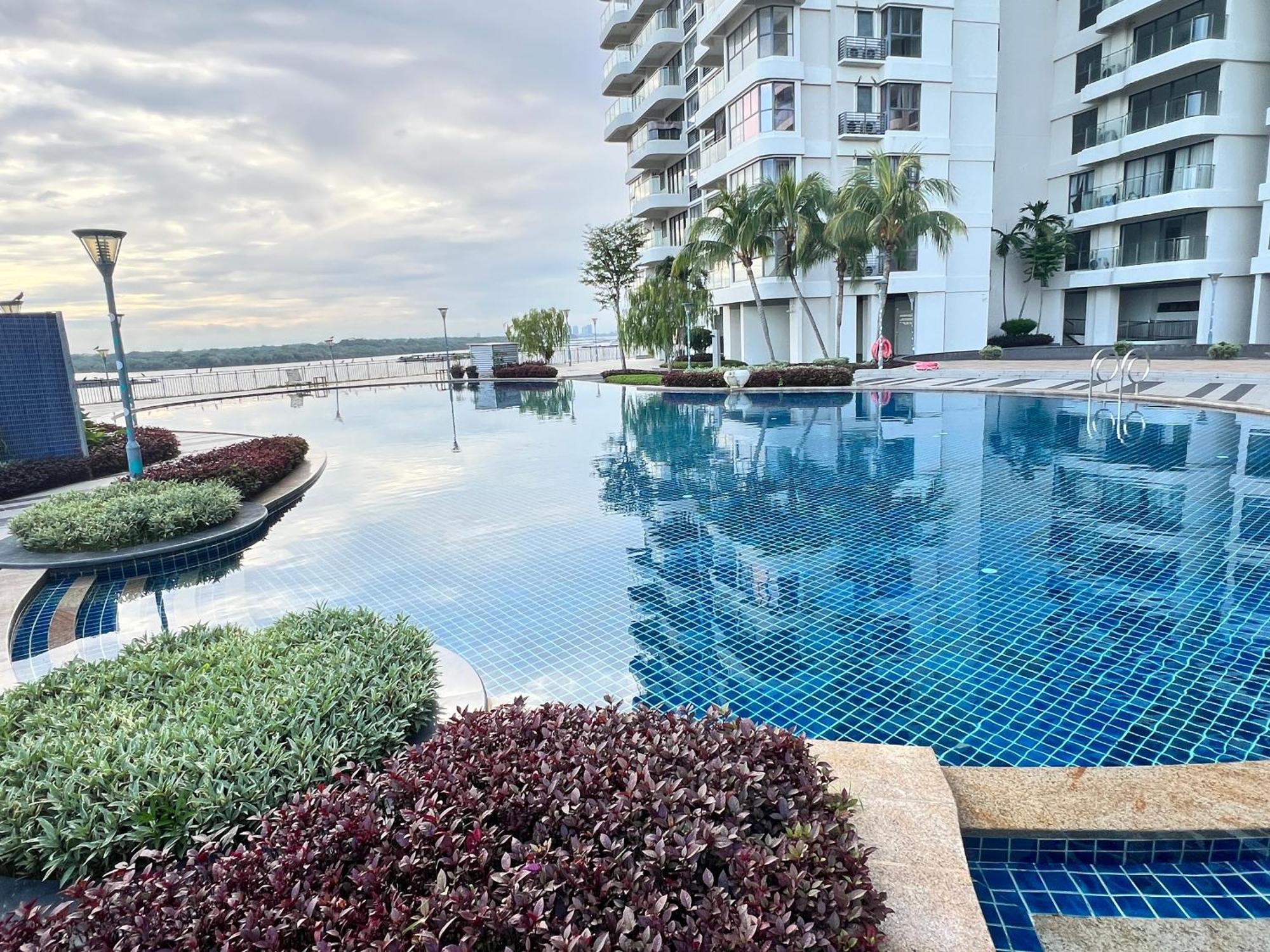 Dangabay 2r 4pax With Balcony Seaview Near Ciq By Wehome Johor Bahru