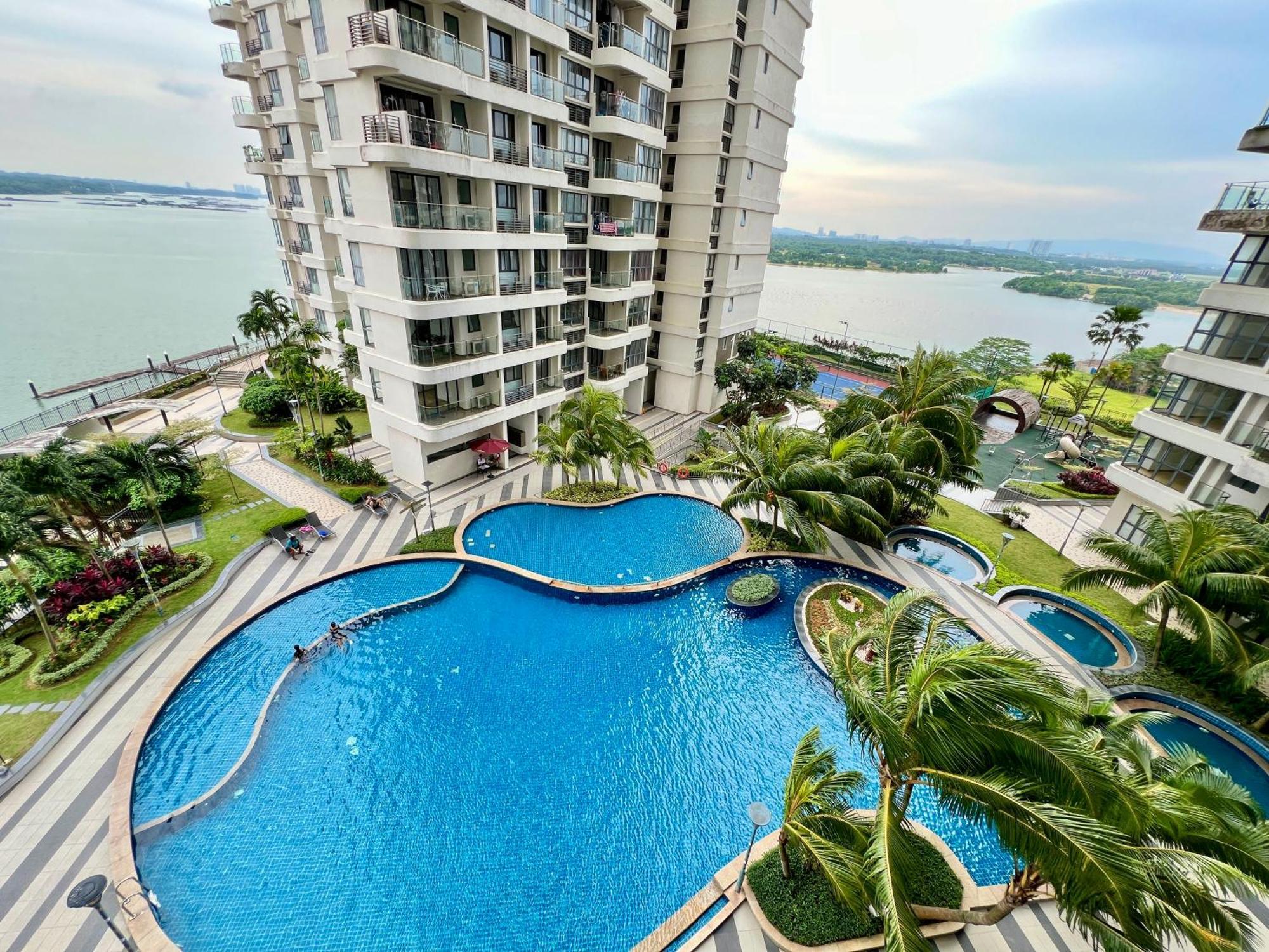 Dangabay Seaview 2r2b 4-6pax With Balcony *