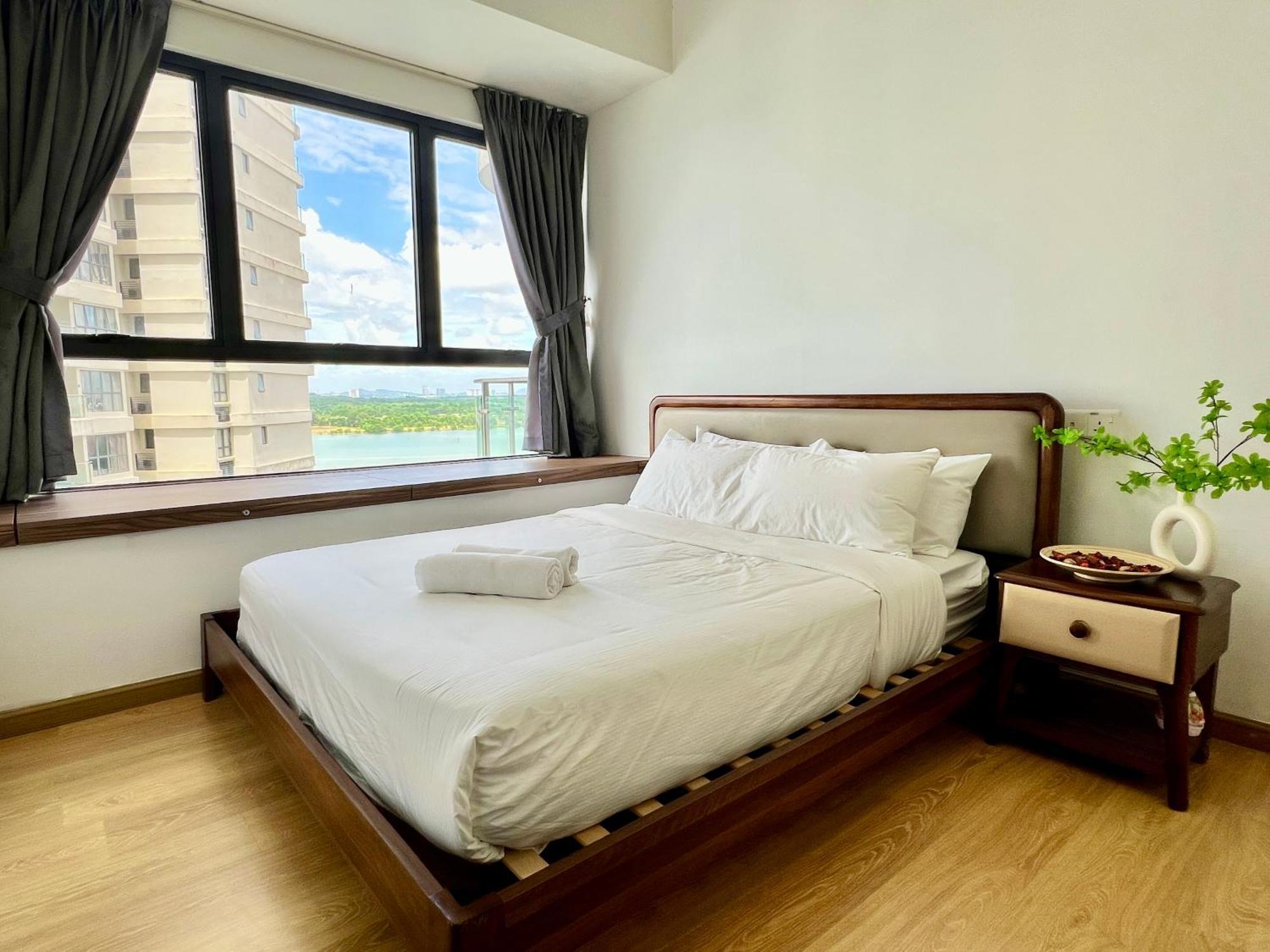 Dangabay Seaview 2r2b 4-6pax With Balcony