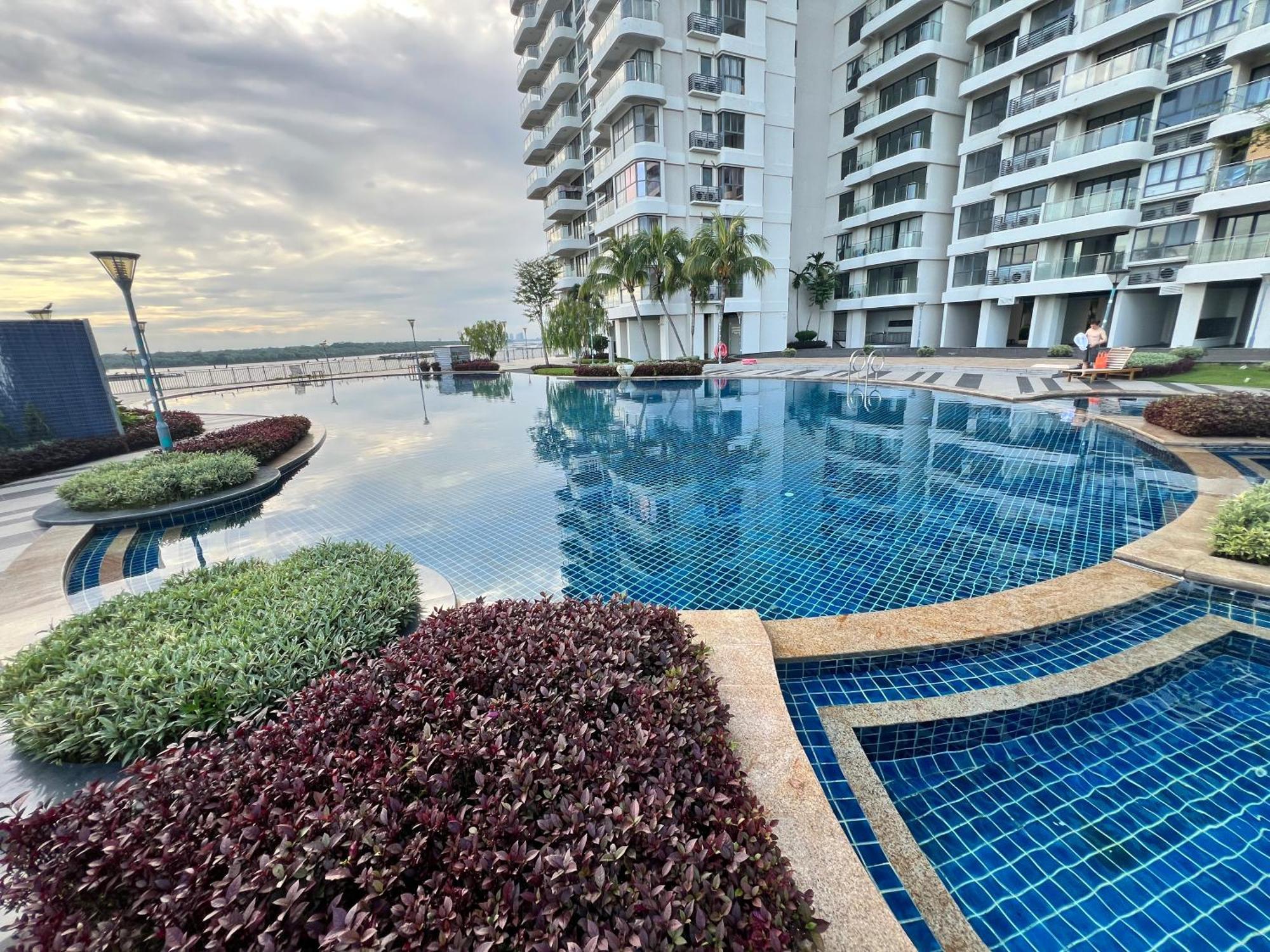 Dangabay Seaview 2r2b 4-6pax With Balcony Johor Bahru